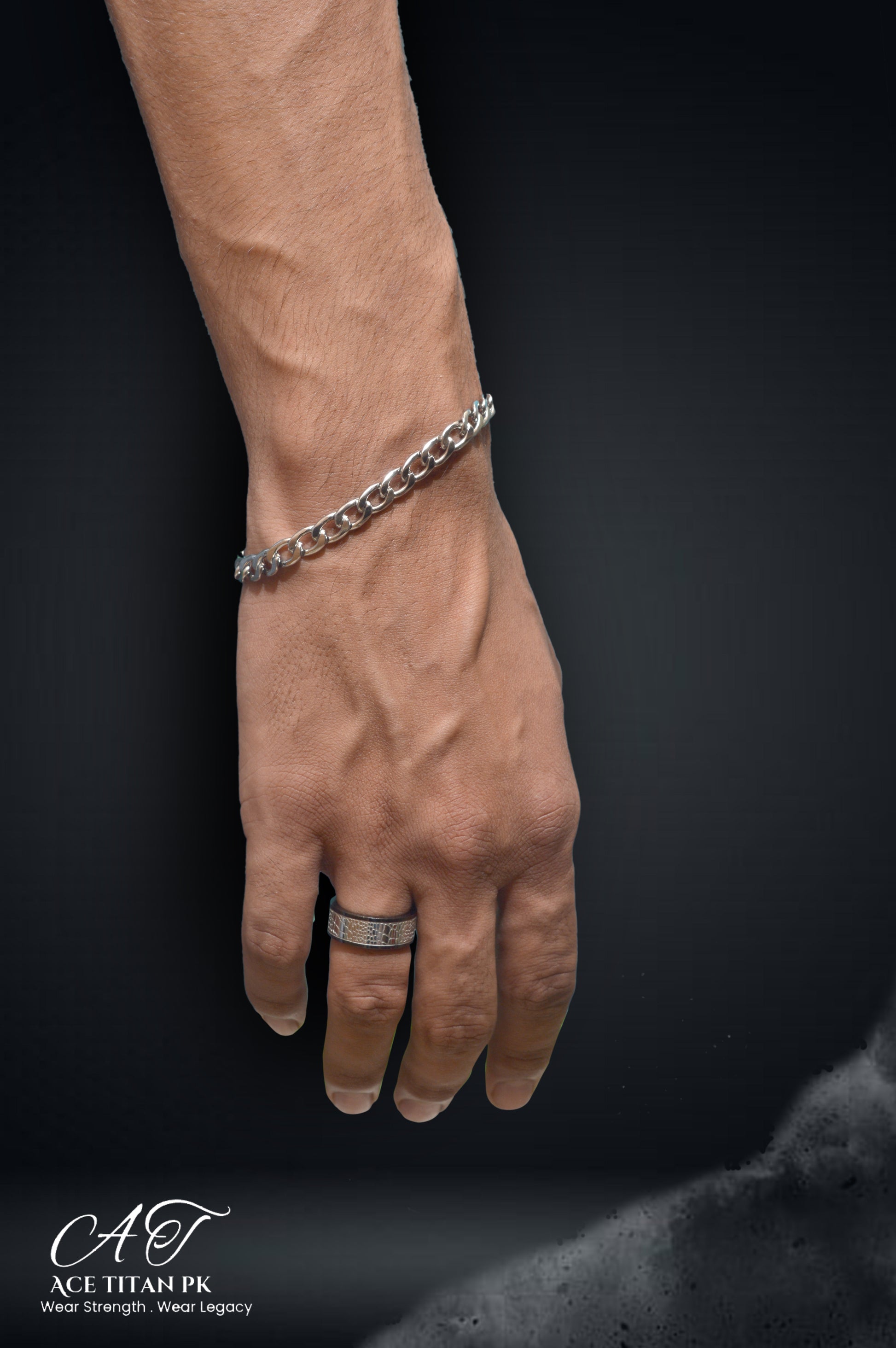 Elegant Black Crocodile Texture Ring – AceTitanPk